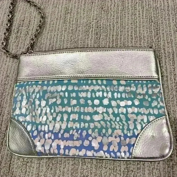 Express Handbags - Express wristlet